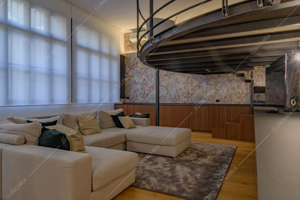 Carta da parati nella zona living del loft Sechura, location in stile contemporaneo a Milano