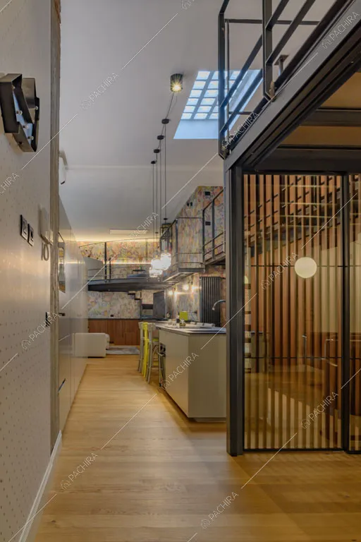 Corridoio del loft Sechura, location in stile contemporaneo a Milano