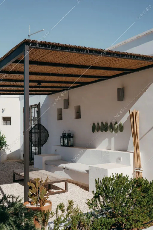 Veranda della masseria Ryn, location in stile contemporaneo a Brindisi