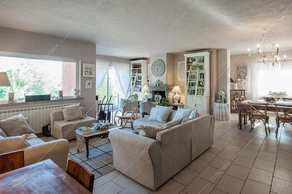 Luminosa sala della villa Anturio, location in stile shabby chic a Viterbo