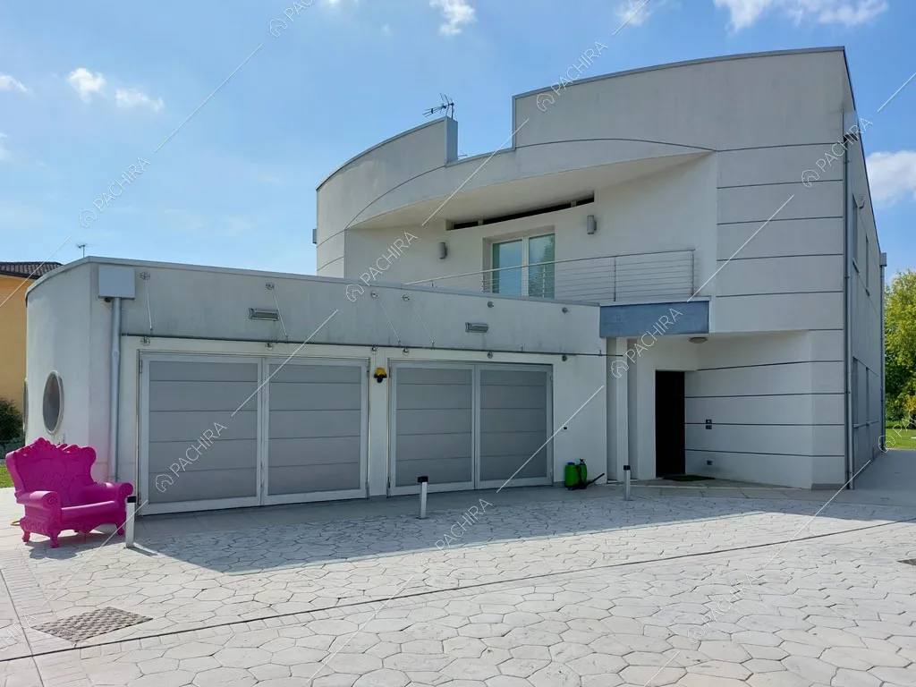 Esterni della villa Luzon, location in stile moderno a Padova