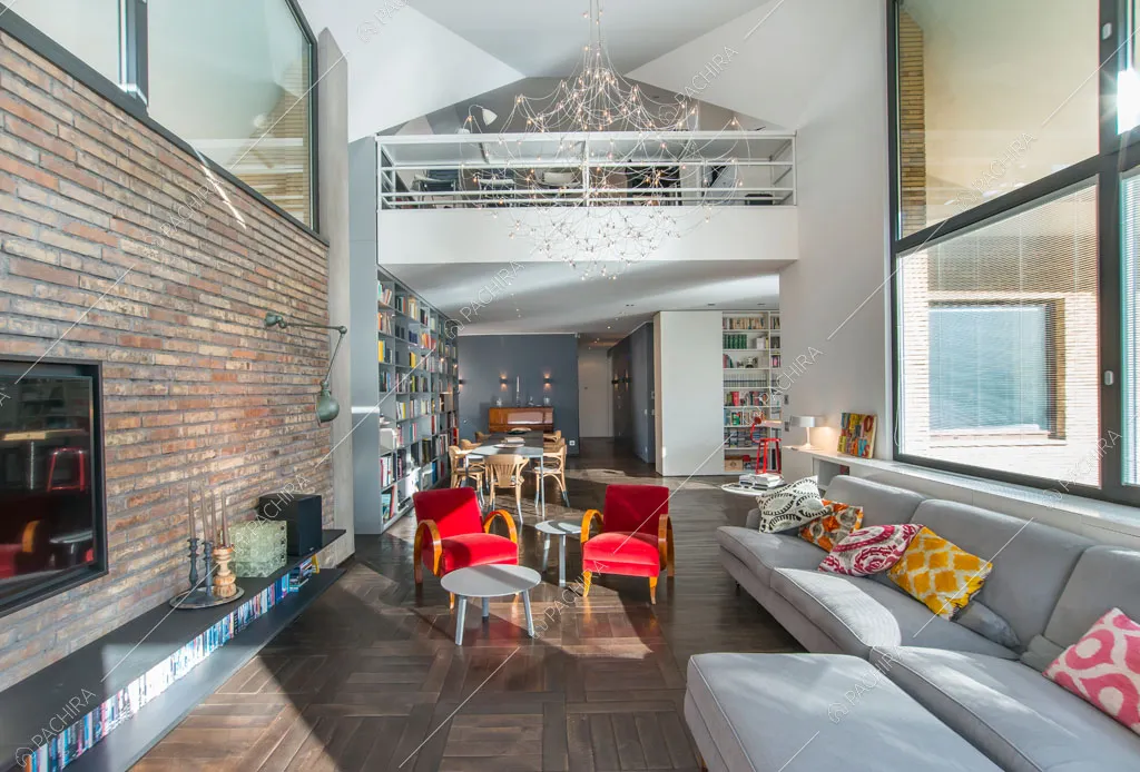 Pavimento in parquet nella zona living dell'attico Karite, location in stile contemporaneo a Roma