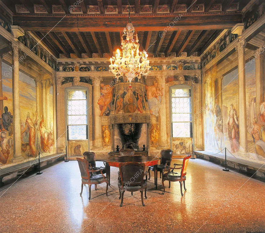 Sala con pareti affrescate della dimora storica Visayan, location in stile classico a Vicenza