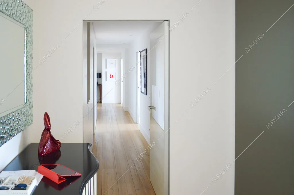 Corridoio dell'appartamento Katpana, location in stile moderno a Napoli