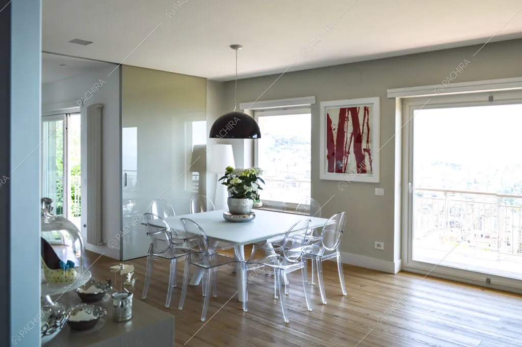 Pavimento in parquet nella zona living dell'appartamento Katpana, location in stile moderno a Napoli