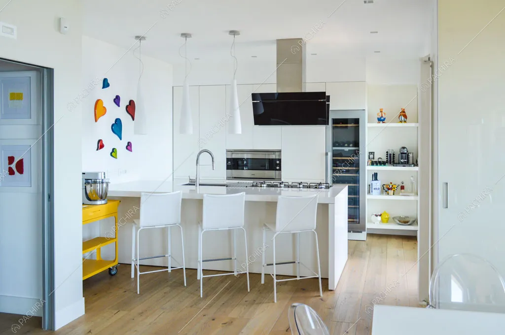 Cucina a vista con fornelli a gas dell'appartamento Katpana, location in stile moderno a Napoli