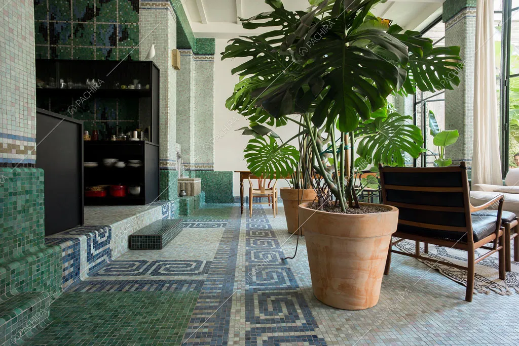 Piastrelle a mosaico nella zona living dell'appartamento Argentino, location in stile classico a Trieste