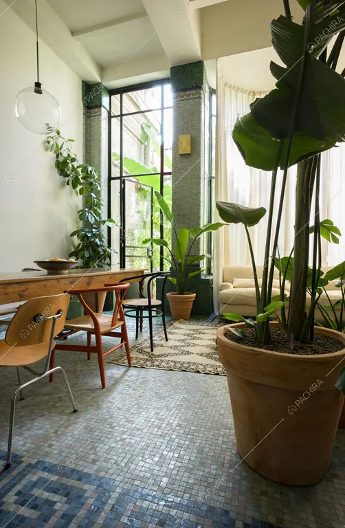 Tavolo da pranzo nella sala dell'appartamento Argentino, location in stile classico a Trieste