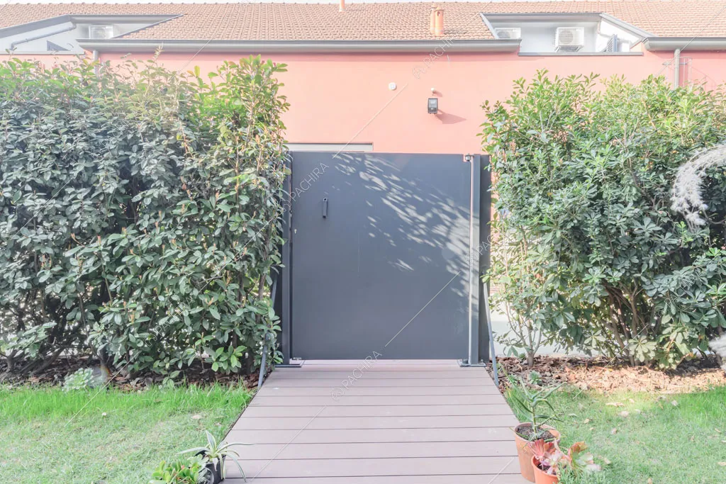 Vialetto del loft Crisopazio, location in stile contemporaneo a Milano