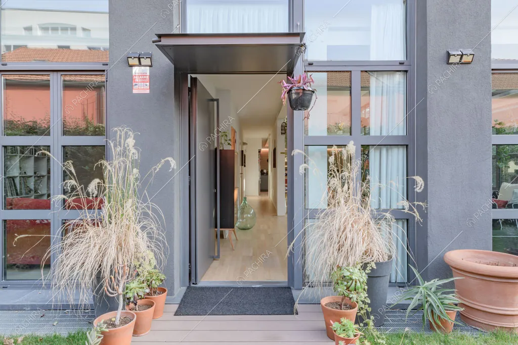 Ingresso del loft Crisopazio, location in stile contemporaneo a Milano