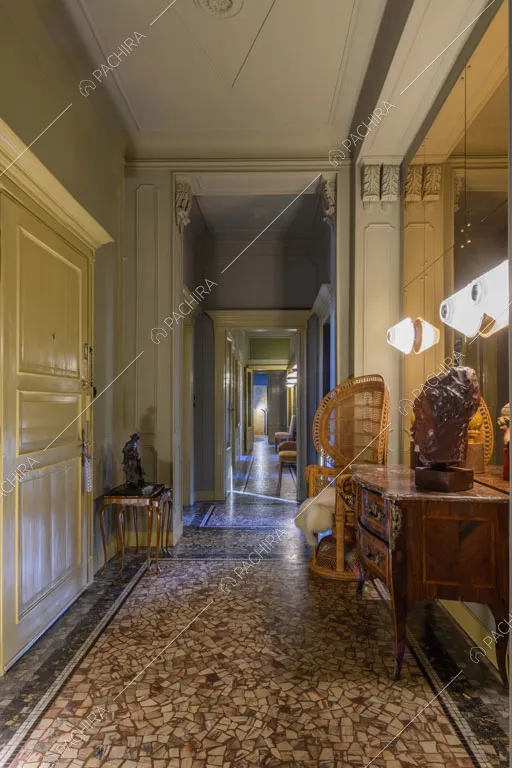 Ingresso dell'appartamento Garbino, location in stile classico a Milano