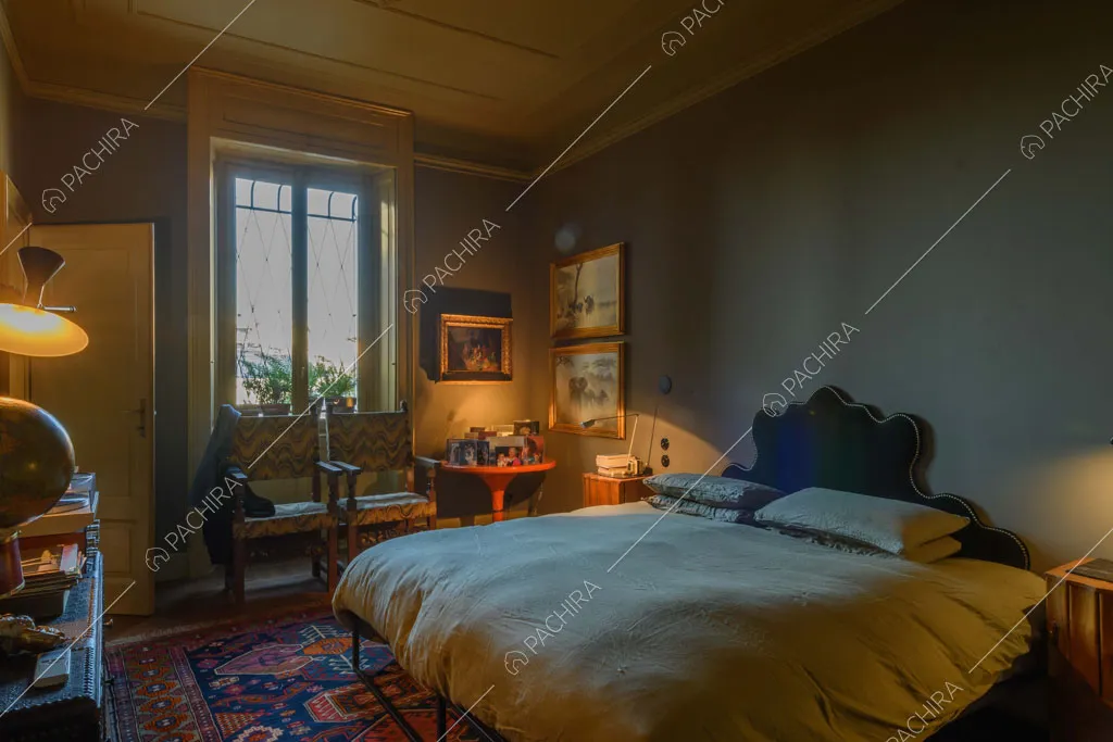 Camera da letto matrimoniale dell'appartamento Garbino, location in stile classico a Milano