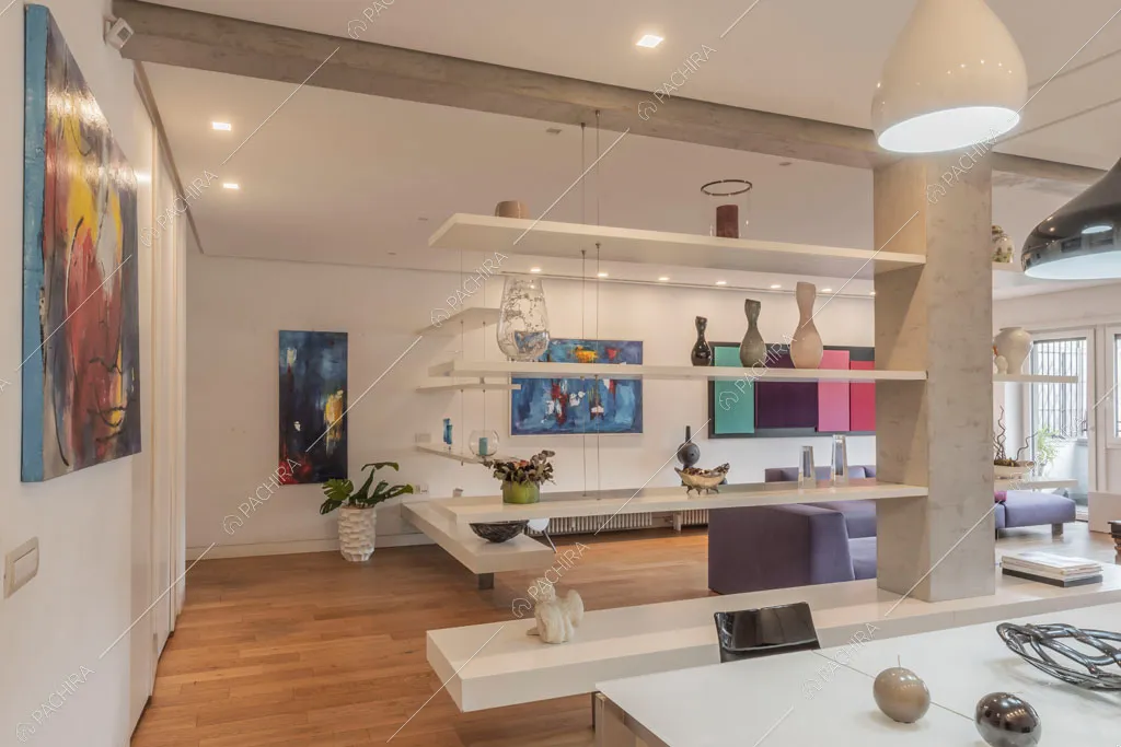 Pavimento in parquet nella sala dell'appartamento Mate, location in stile contemporaneo a Roma
