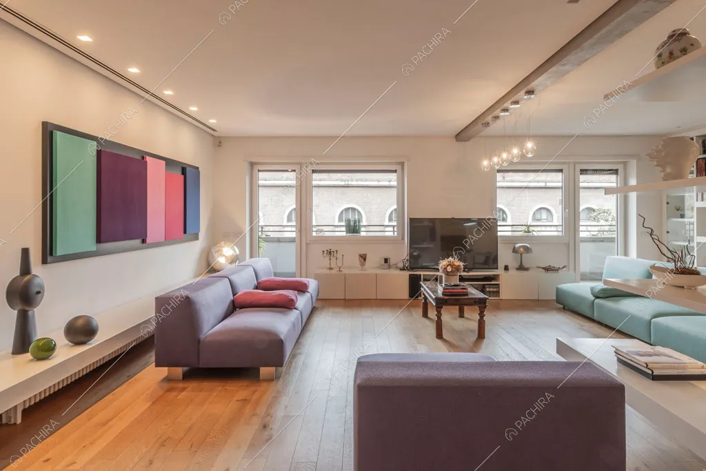 Zona living con pavimento in parquet dell'appartamento Mate, location in stile contemporaneo a Roma
