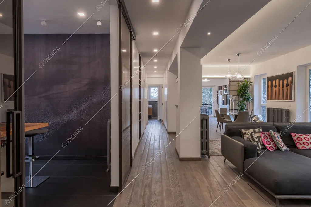 Pavimento in parquet nella sala dell'appartamento Jojoba, location in stile contemporaneo a Roma