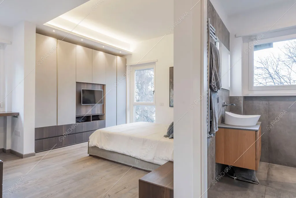 Camera da letto con bagno privato dell'appartamento Jojoba, location in stile contemporaneo a Roma