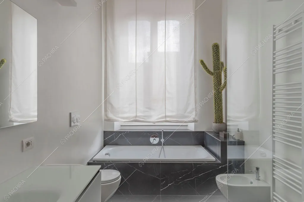 Bagno con vasca nell'appartamento Kiwano, location in stile moderno a Roma