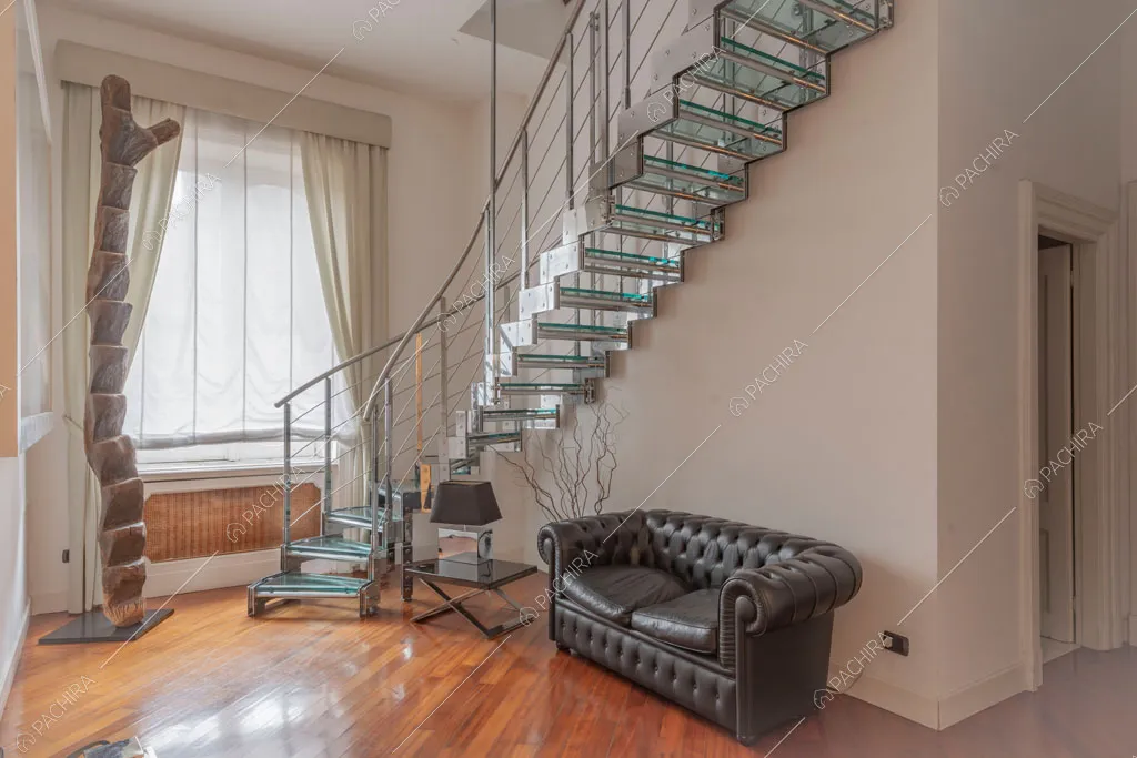 Scale dell'appartamento Kiwano, location in stile moderno a Roma