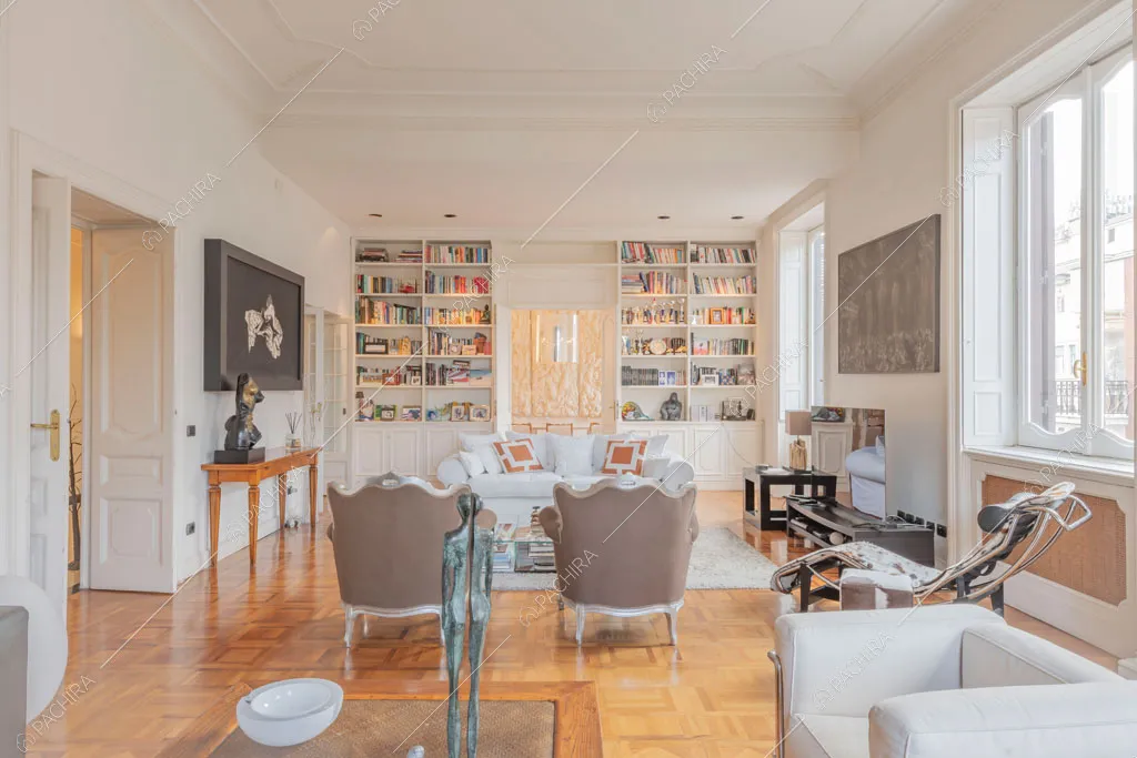 Sala con pavimento in parquet dell'appartamento Kiwano, location in stile moderno a Roma