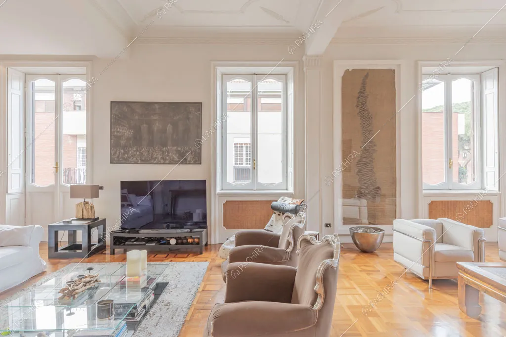 Boiserie sul soffitto della sala dell'appartamento Kiwano, location in stile moderno a Roma