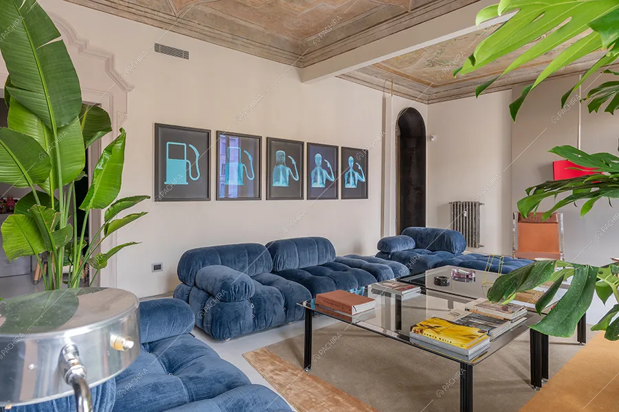 Salotto dell'appartamento Chaiotte, location in stile moderno a Milano