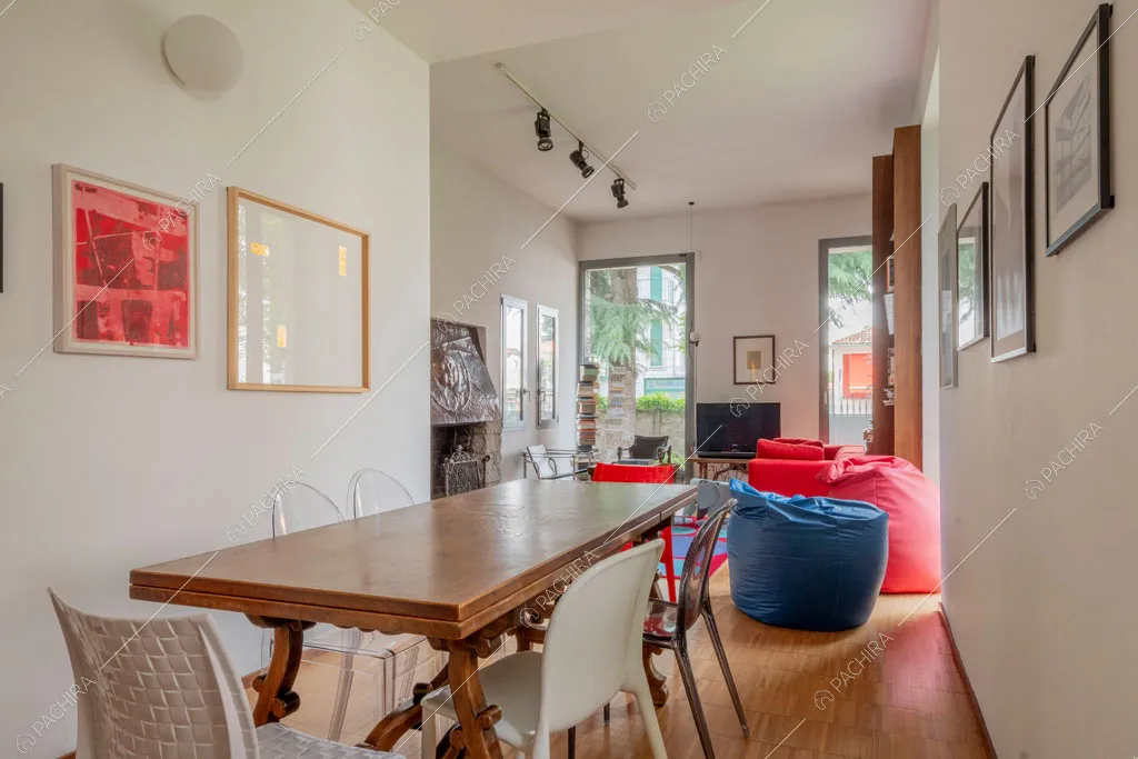 Sala da pranzo della villa Wisteria, location in stile moderno a Milano