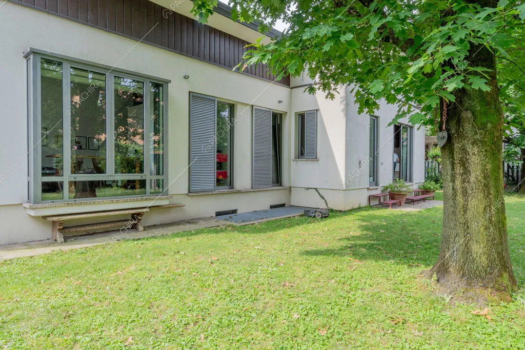 Esterni della villa Wisteria, location in stile moderno a Milano