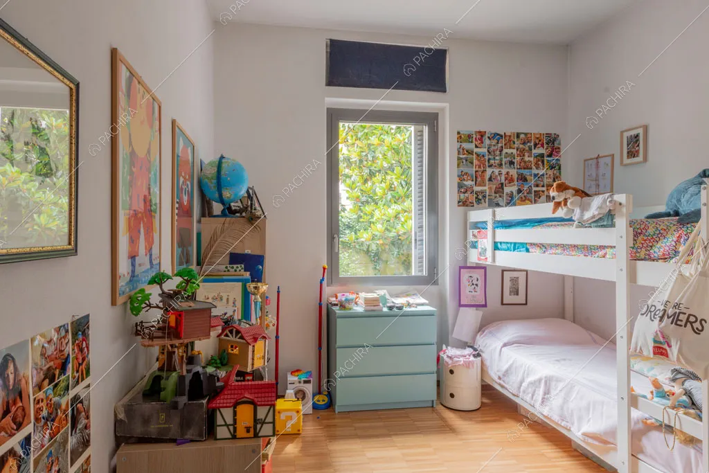 Camera dei bambini della villa Wisteria, location in stile moderno a Milano