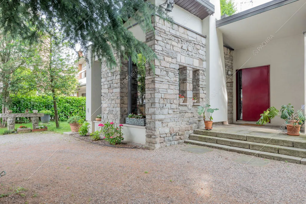 Esterni della villa Wisteria, location in stile moderno a Milano