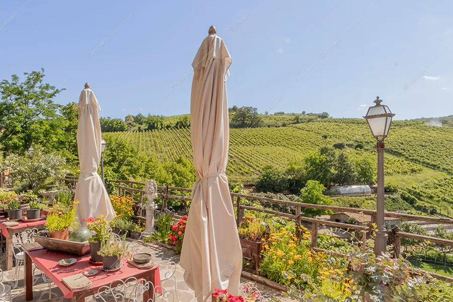 Terrazza dell'agriturismo Mistral, location in stile rustico a Pavia