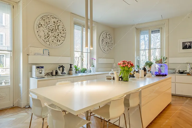 Cucina dell'appartamento Barbabietola, location in stile liberty a Milano