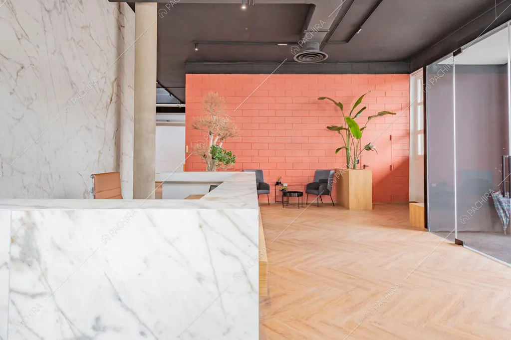 Reception dell'espositivo Copper, location in stile industriale a Milano