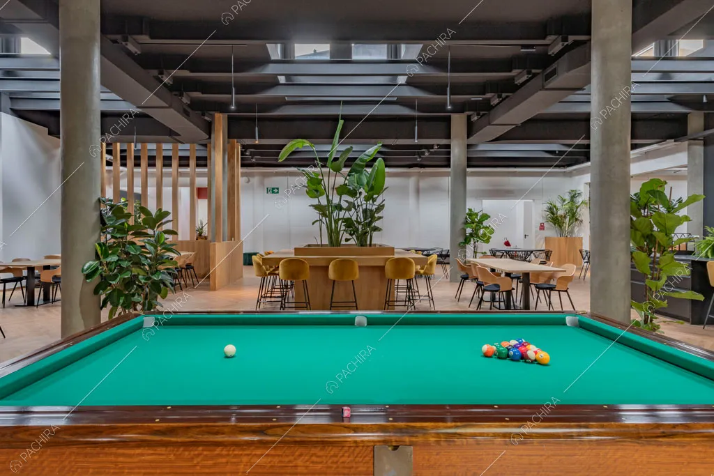 Open space dell'espositivo Copper, location in stile industriale a Milano