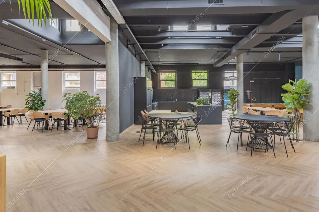 Open space dell'espositivo Copper, location in stile industriale a Milano