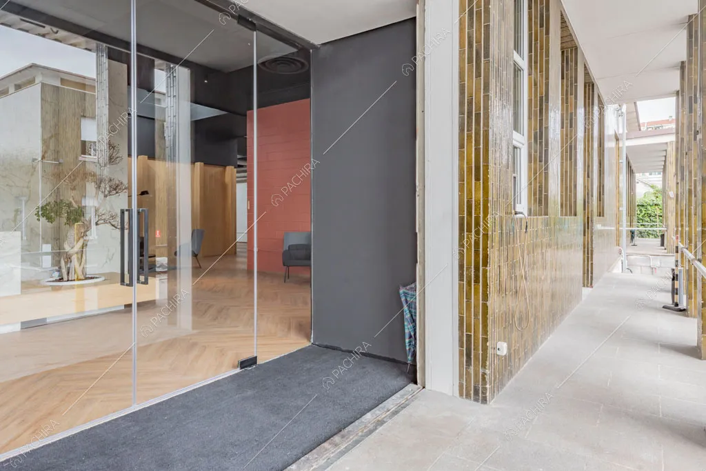 Ingresso dell'espositivo Copper, location in stile industriale a Milano