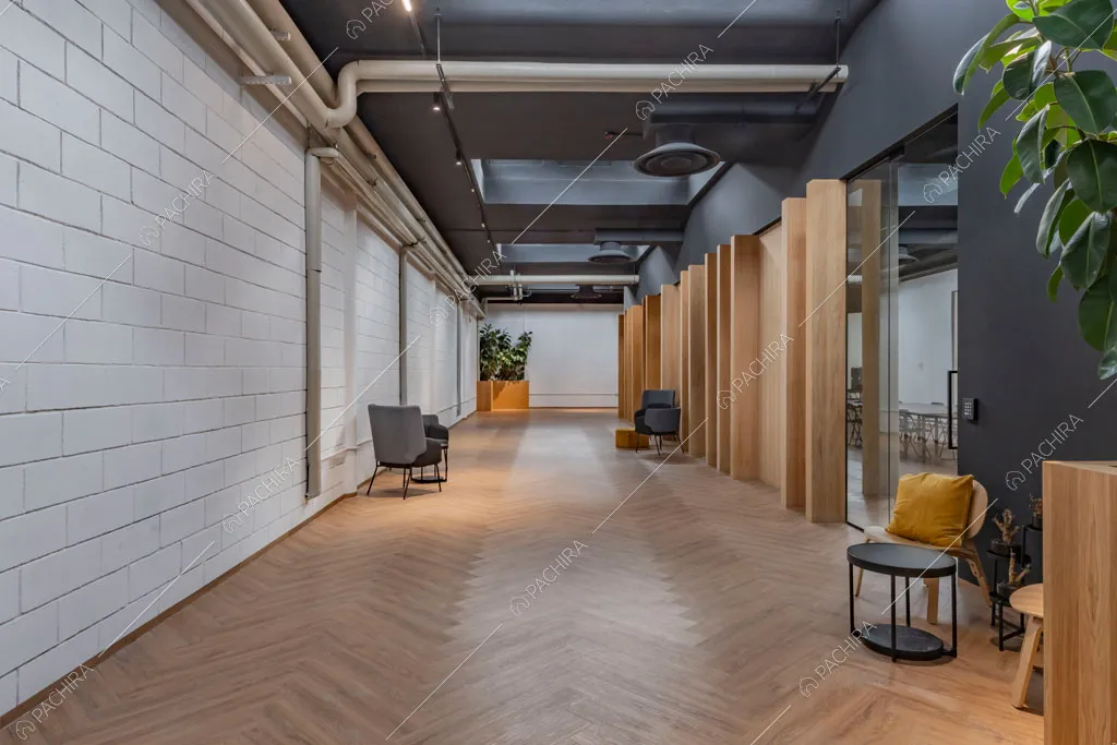 Corridoio dell'espositivo Copper, location in stile industriale a Milano