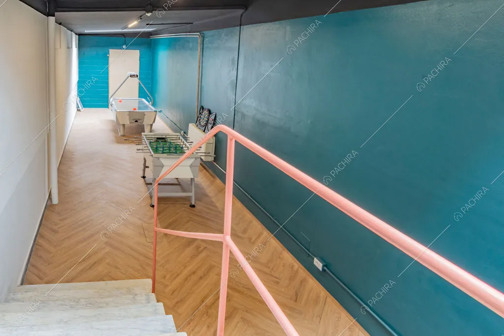 Sala giochi dell'espositivo Copper, location in stile industriale a Milano