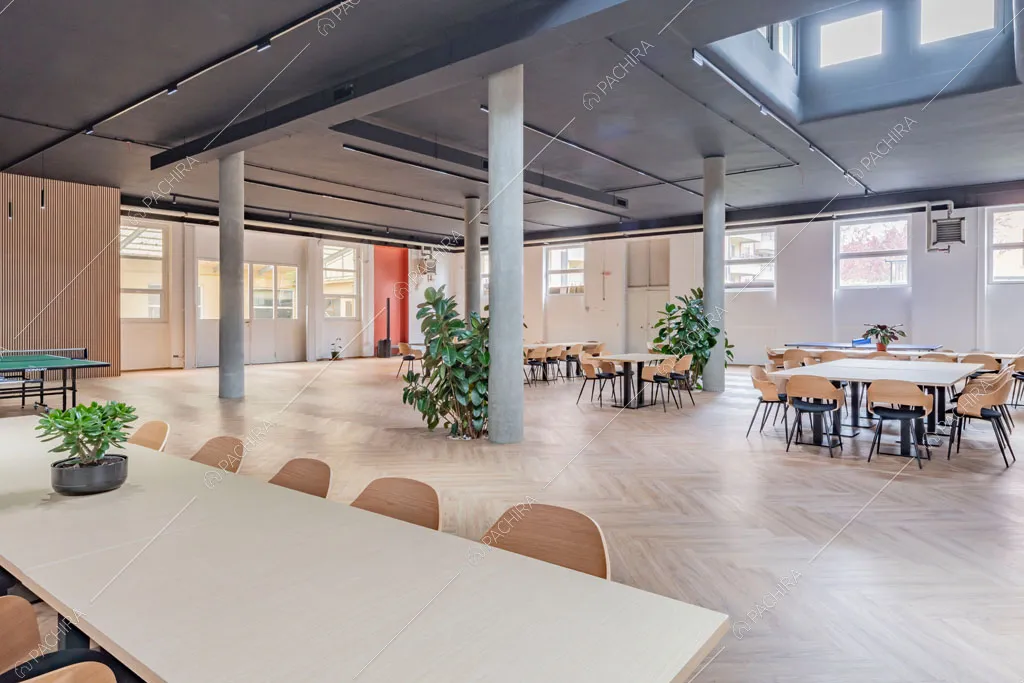 Open space dell'espositivo Copper, location in stile industriale a Milano