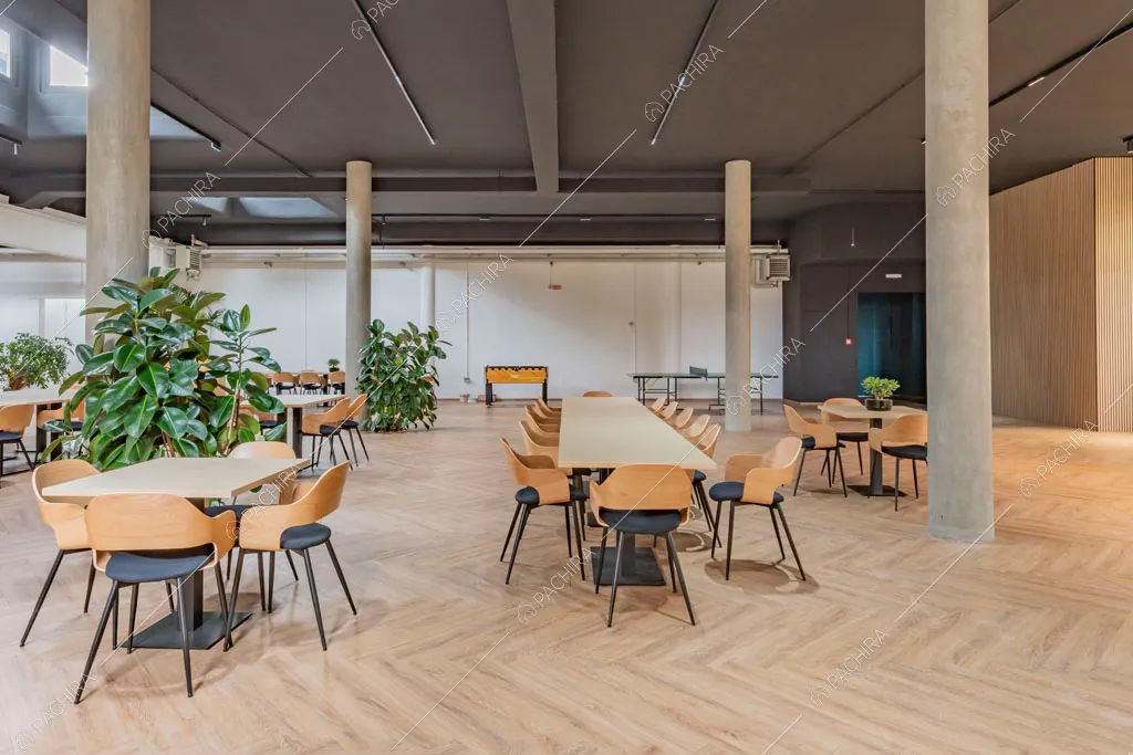 Open space dell'espositivo Copper, location in stile industriale a Milano