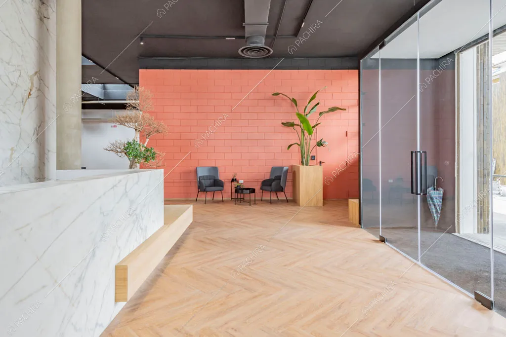 Atrio dell'espositivo Copper, location in stile industriale a Milano