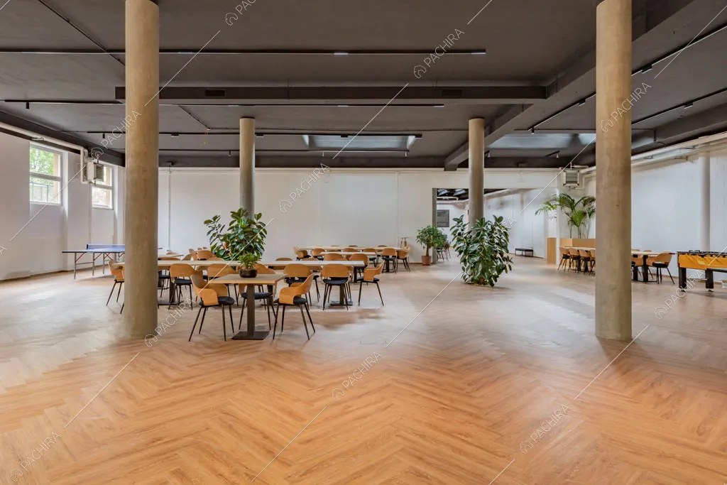 Open space dell'espositivo Copper, location in stile industriale a Milano