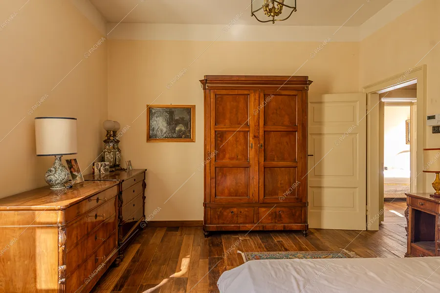 Camera da letto della dimora storica Rodopi, location in stile classico a Bergamo