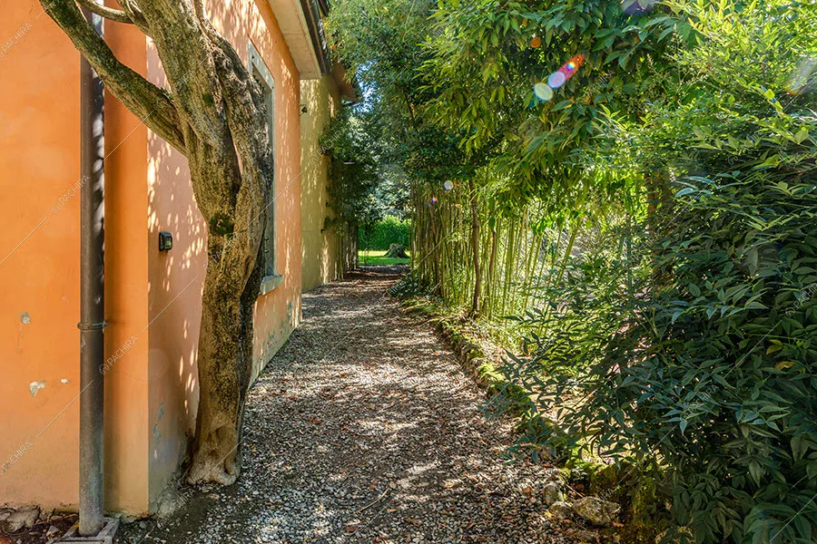 Giardino della dimora storica Rodopi, location in stile classico a Bergamo
