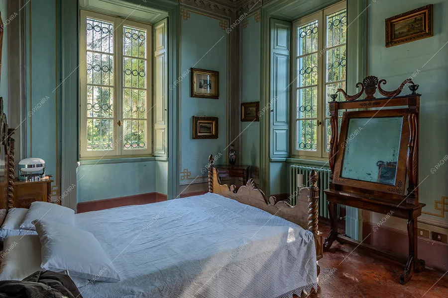 Camera da letto della dimora storica Rodopi, location in stile classico a Bergamo