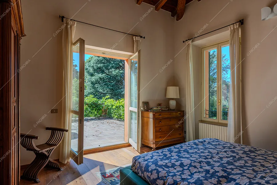 Camera da letto della dimora storica Rodopi, location in stile classico a Bergamo