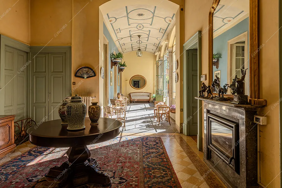 Corridoio della dimora storica Rodopi, location in stile classico a Bergamo