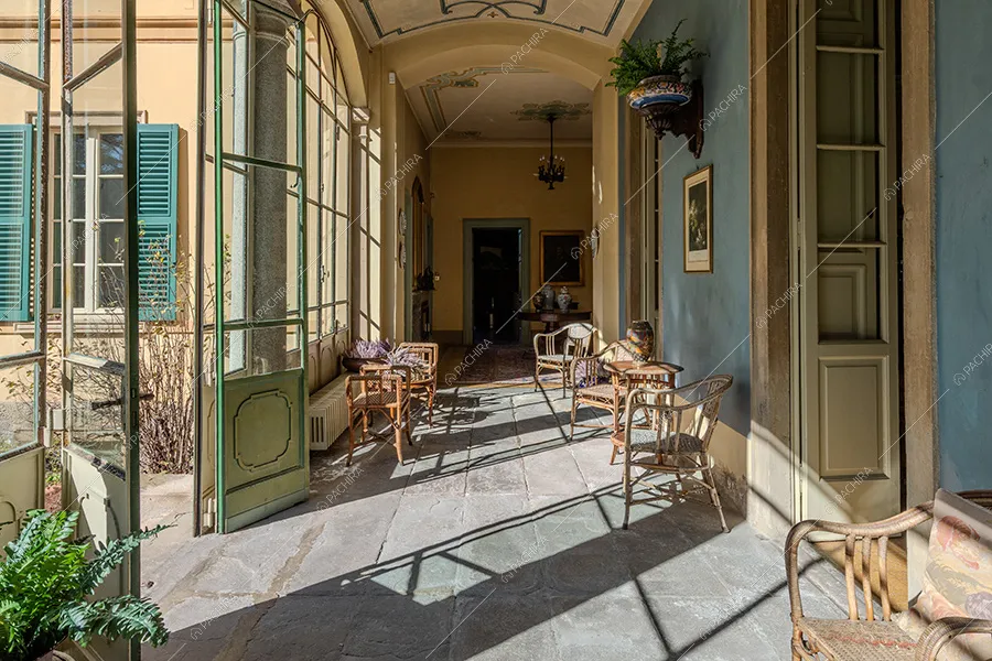 Veranda della dimora storica Rodopi, location in stile classico a Bergamo