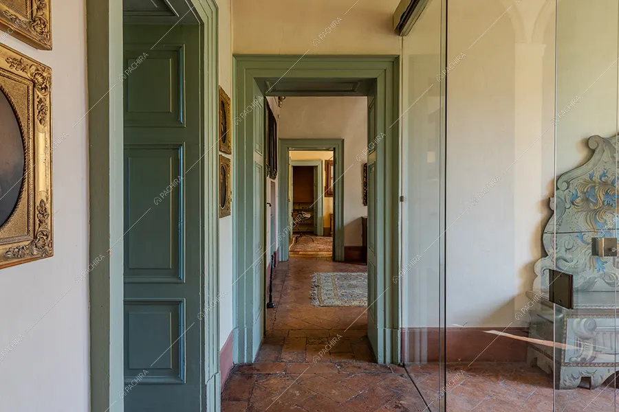 Corridoio della dimora storica Rodopi, location in stile classico a Bergamo