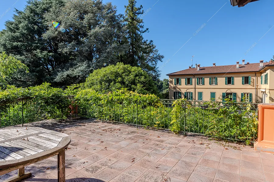 Terrazza della dimora storica Rodopi, location in stile classico a Bergamo