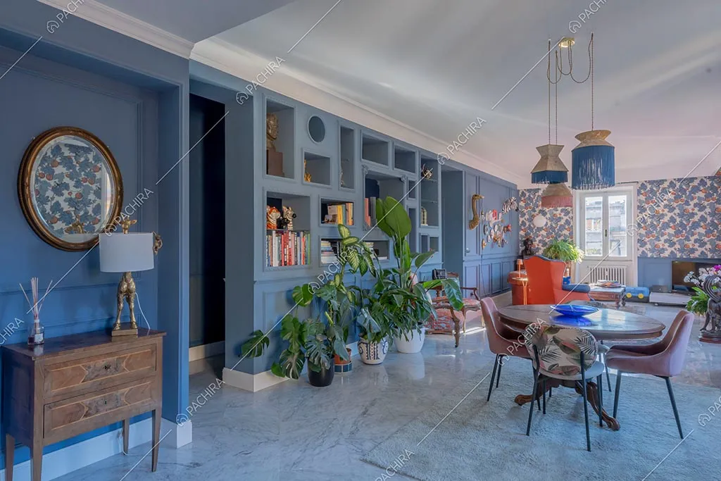 Zona living dell'appartamento Zambesi, location in stile eclettico a Roma